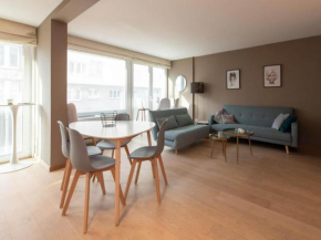 Apartment with lateral sea view
